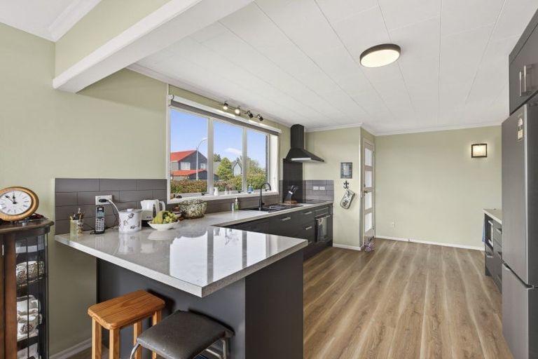 Photo of property in 20 Nikau Street, Inglewood, 4330
