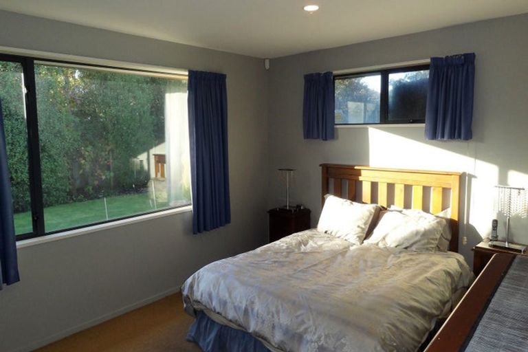 Photo of property in 5 John Morel Place, Parklands, Christchurch, 8083