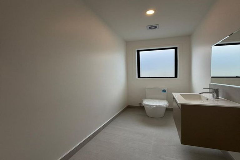 Photo of property in 105 Waekahu Road, Westgate, Auckland, 0814