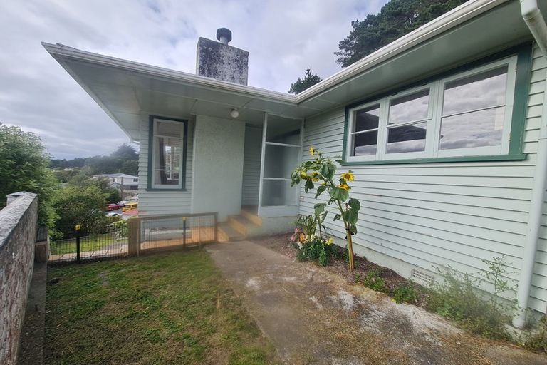 Photo of property in 28 Arapiko Street, Johnsonville, Wellington, 6037