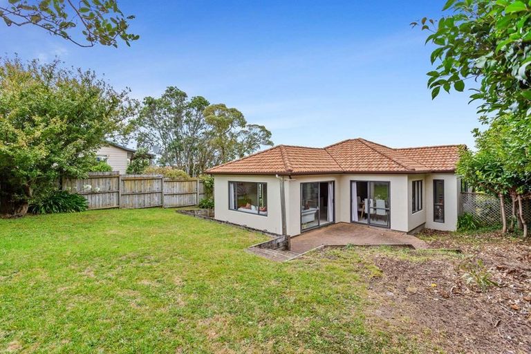 Photo of property in 29 Manu Place, Pinehill, Auckland, 0632