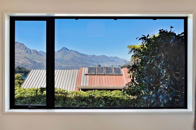 Photo of property in 10/14 Malaghan Street, Queenstown, 9300