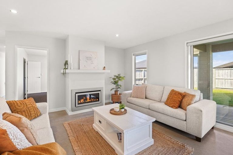 Photo of property in 33 Kahuparere Crescent, Pyes Pa, Tauranga, 3112