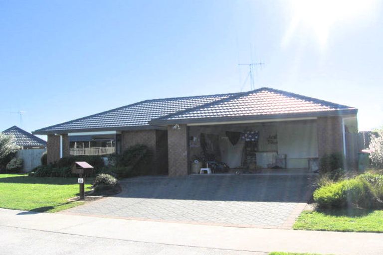Photo of property in 21 Waipuna Place, Rototuna, Hamilton, 3210