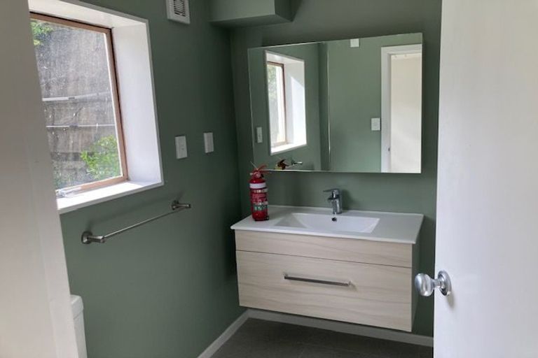 Photo of property in 3a Southern Cross Crescent, Island Bay, Wellington, 6023