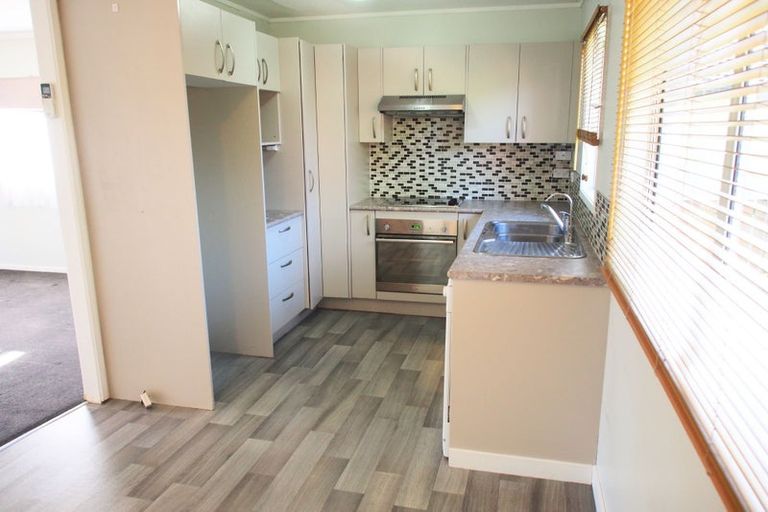 Photo of property in 8 Katrina Place, Massey, Auckland, 0614