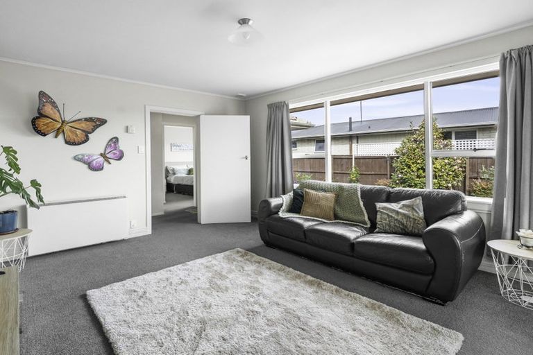 Photo of property in 82 Farquhars Road, Redwood, Christchurch, 8051