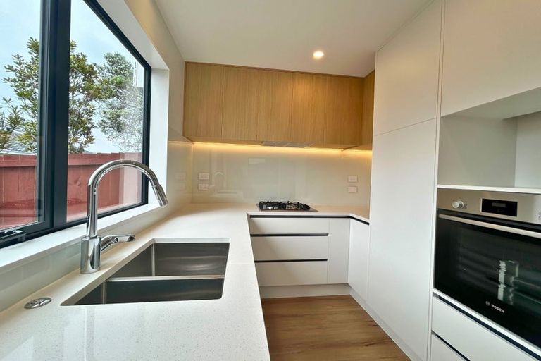 Photo of property in 23c Athena Drive, Totara Vale, Auckland, 0629