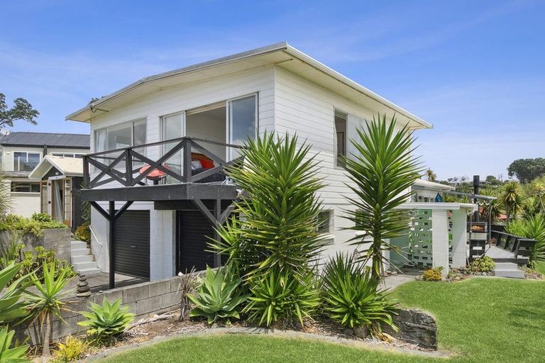 Photo of property in 4 Shearer Drive, Oakura, 4314