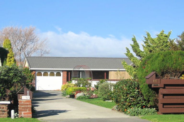 Photo of property in 2a Te Kupe Road, Paraparaumu Beach, Paraparaumu, 5032