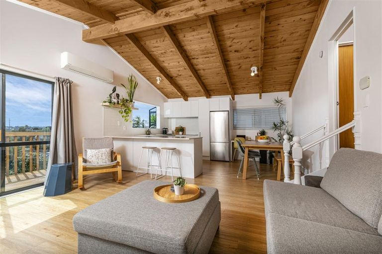 Photo of property in 1/10 Sevilla Place, Unsworth Heights, Auckland, 0632