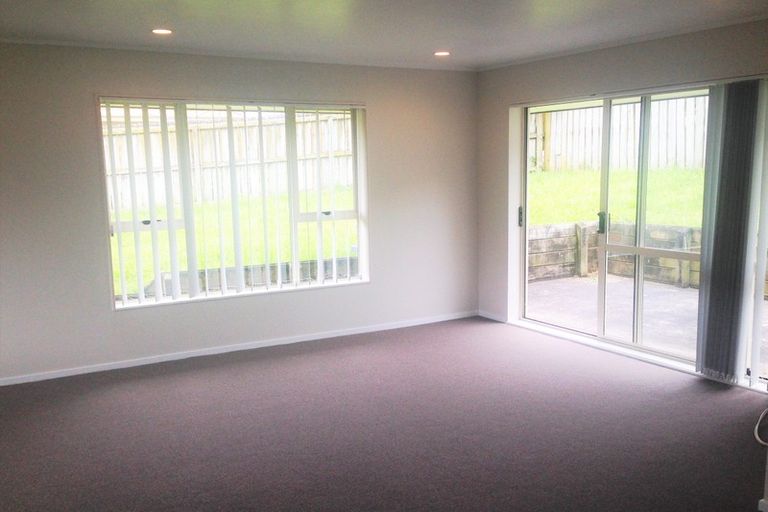 Photo of property in 17 Cretian Crescent, Henderson, Auckland, 0612