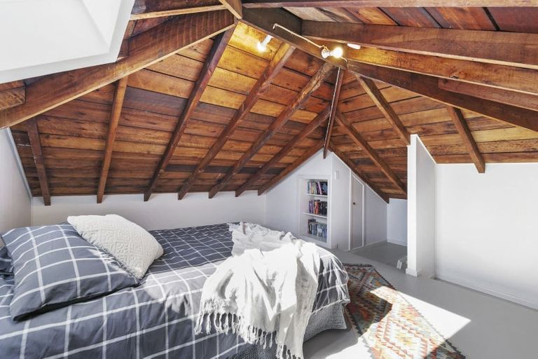 Photo of property in 18 Mitchell Street, Brooklyn, Wellington, 6021