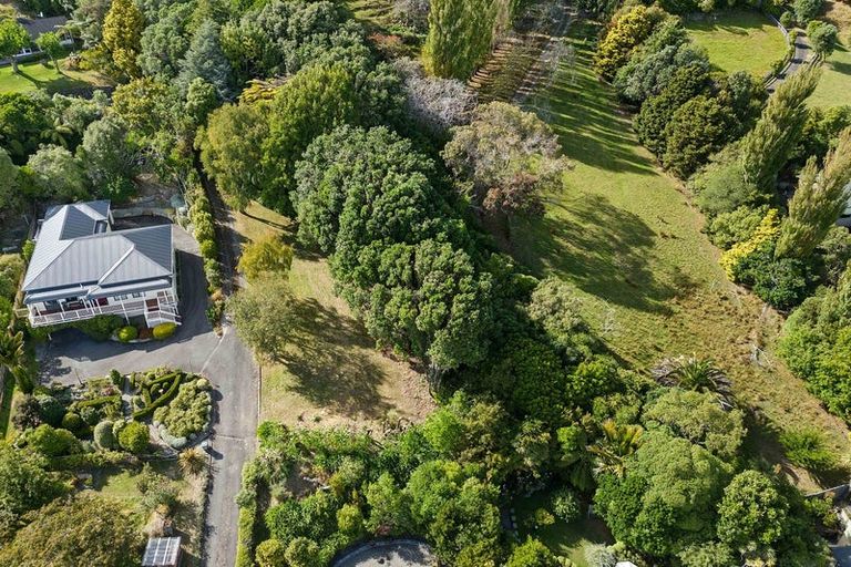 Photo of property in 33 Kakariki Grove, Waikanae, 5036
