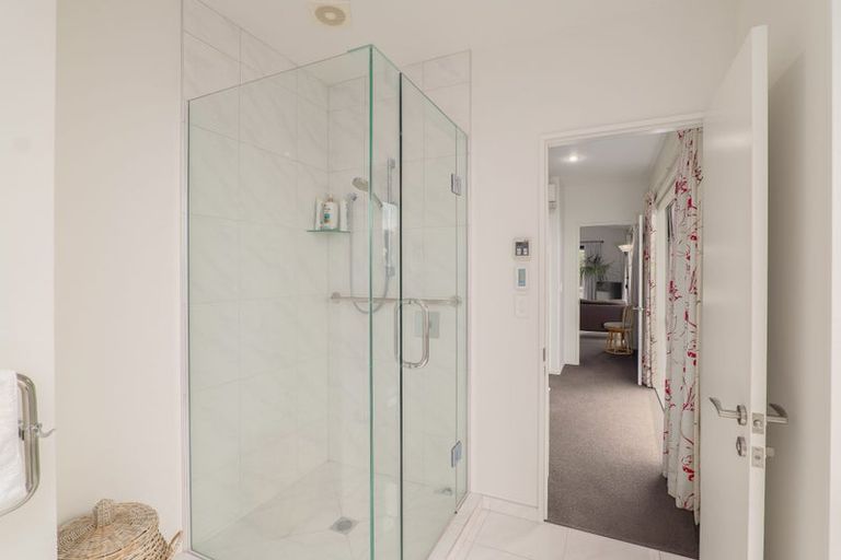 Photo of property in 29 Moncks Spur Road, Redcliffs, Christchurch, 8081