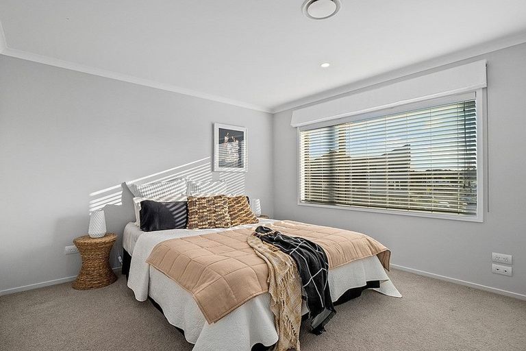 Photo of property in 79 Te Oneroa Way, Long Bay, Auckland, 0630