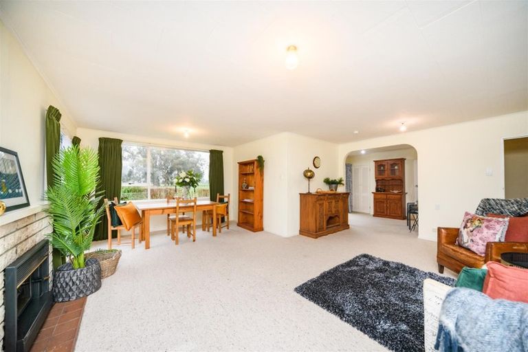 Photo of property in 24 Oaklea Avenue, Marton, 4710