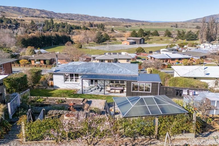 Photo of property in 25 Tamblyn Drive, Lake Roxburgh Village, Roxburgh, 9571