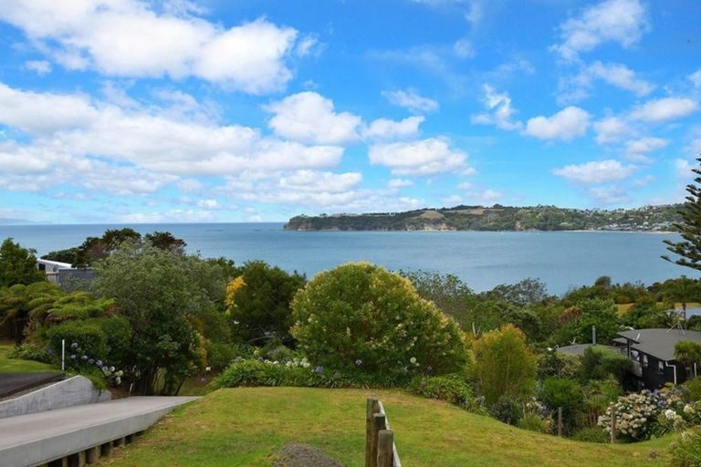 Photo of property in 19 Melandra Road, Stanmore Bay, Whangaparaoa, 0932