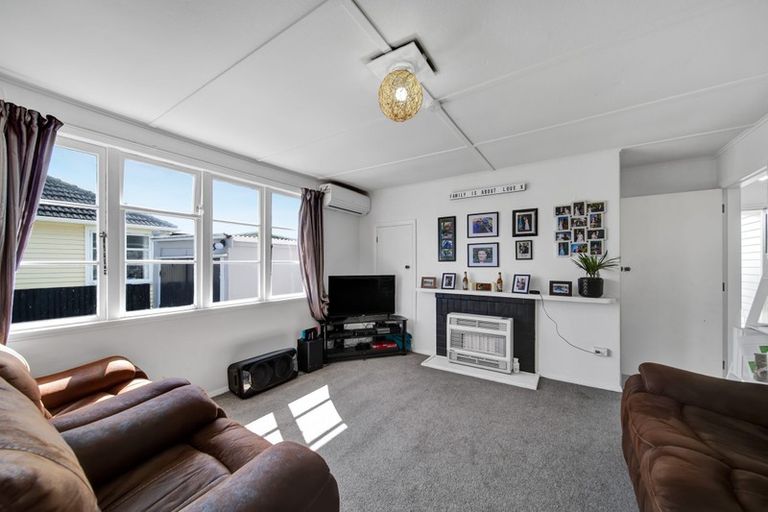 Photo of property in 10 Laurent Vc Street, Hawera, 4610