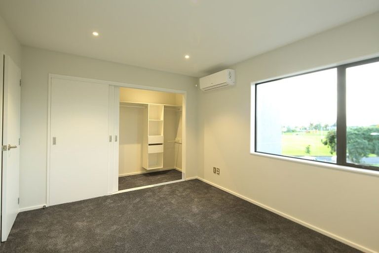 Photo of property in 27 Meritage Lane, Te Atatu South, Auckland, 0610