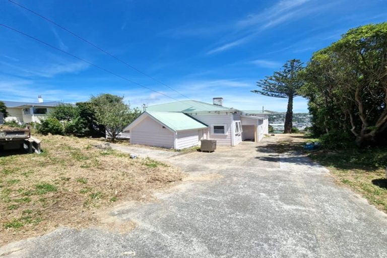 Photo of property in 10 Chesterton Street, Johnsonville, Wellington, 6037