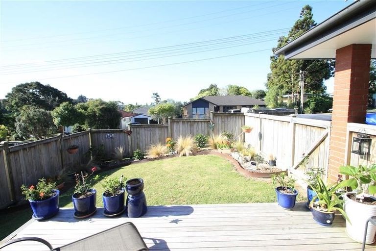 Photo of property in 36 Taipari Road, Te Atatu Peninsula, Auckland, 0610
