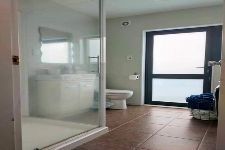 Photo of property in 31 Stewart Drive, Newlands, Wellington, 6037