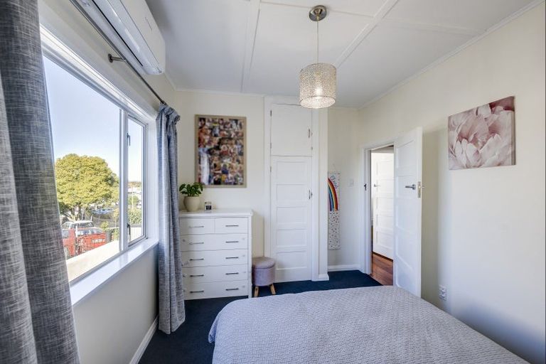 Photo of property in 28 Havelock Road, Hospital Hill, Napier, 4110