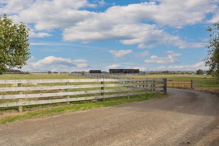 Photo of property in 567 Lethbridge Road, Halcombe, 4775