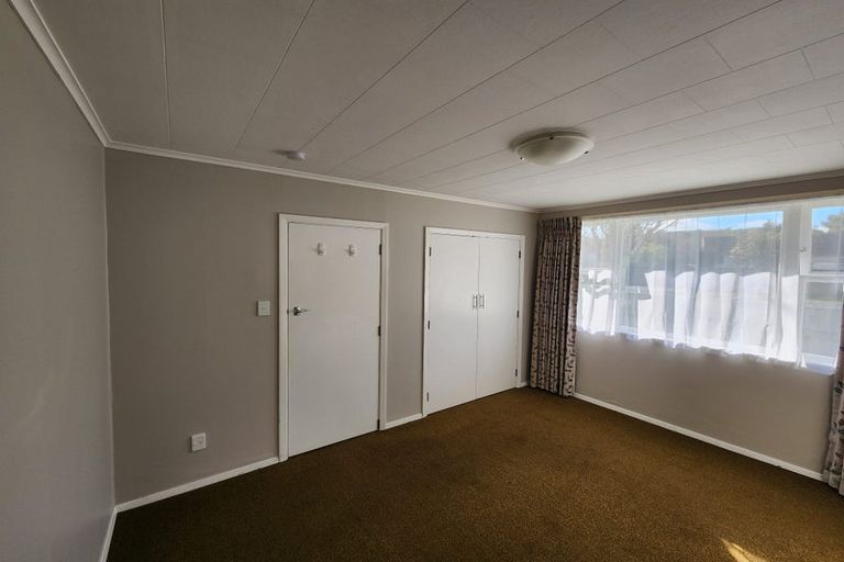 Photo of property in 1/6 Moeraki Road, Maoribank, Upper Hutt, 5018