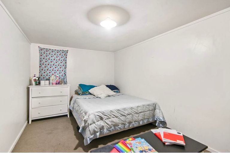Photo of property in 42 Staverton Crescent, Mangere, Auckland, 2022
