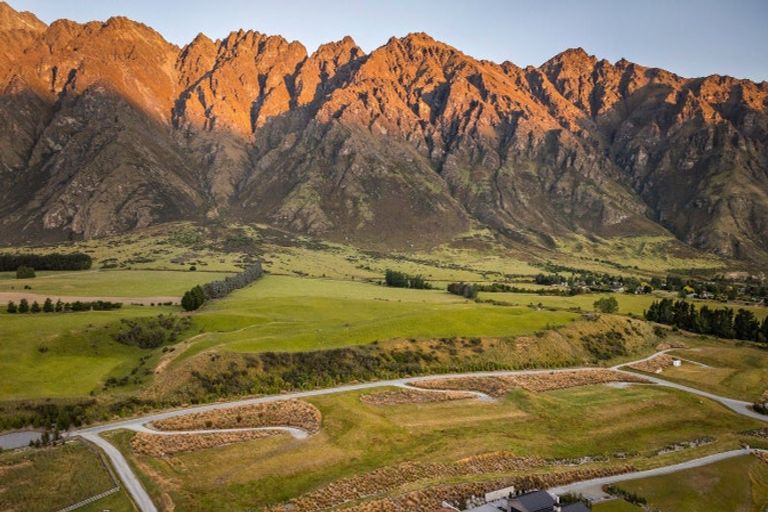 Photo of property in 6 Nathanael Place, Drift Bay, Queenstown, 9371