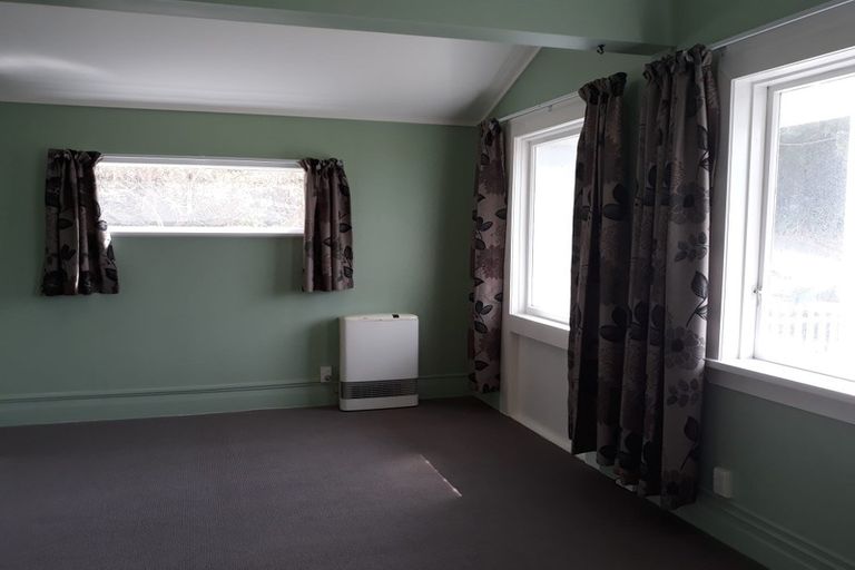 Photo of property in 3-5 Knoll Street, Island Bay, Wellington, 6023