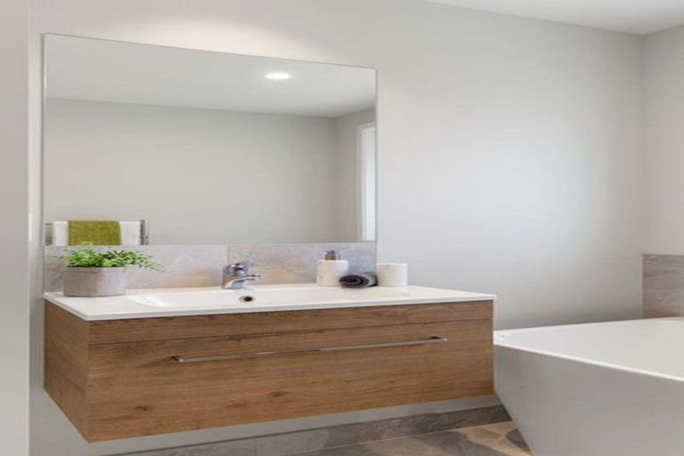 Photo of property in 2 Te Ia Terrace, Cambridge, 3434