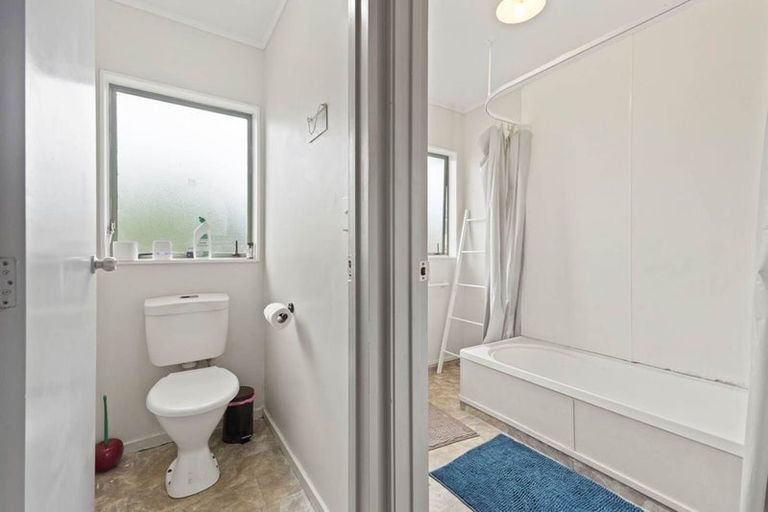 Photo of property in 7a Ngatira Place, Clendon Park, Auckland, 2103