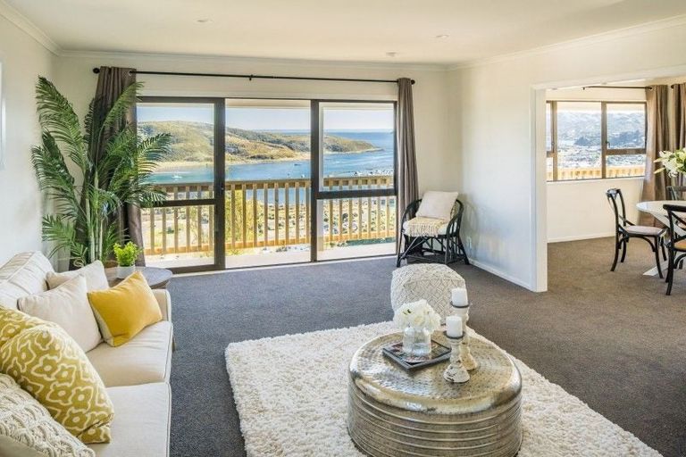 Photo of property in 20a Kahu Road, Paremata, Porirua, 5024