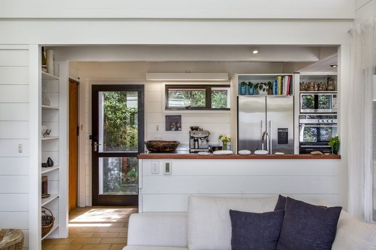 Photo of property in 47 Grand View Road, Leigh, 0985