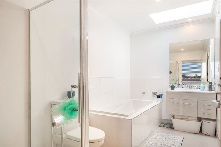 Photo of property in 4 Torea Tai Road, Hobsonville, Auckland, 0616