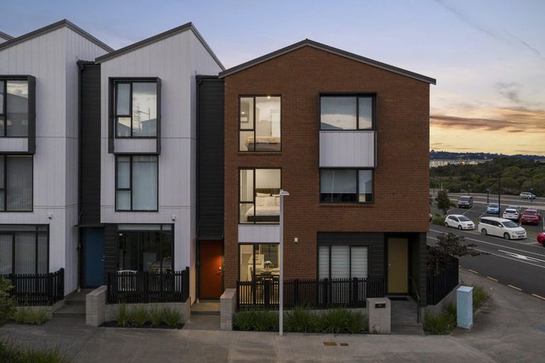 Photo of property in 62 Hobsonville Point Road, Hobsonville, Auckland, 0616