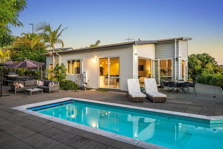 Photo of property in 29 Schopolo Place, Schnapper Rock, Auckland, 0632