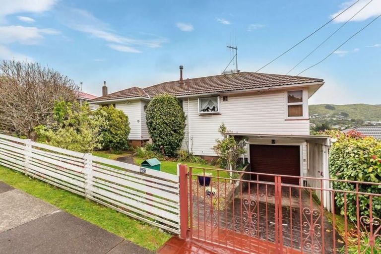Photo of property in 74 Taylor Terrace, Tawa, Wellington, 5028