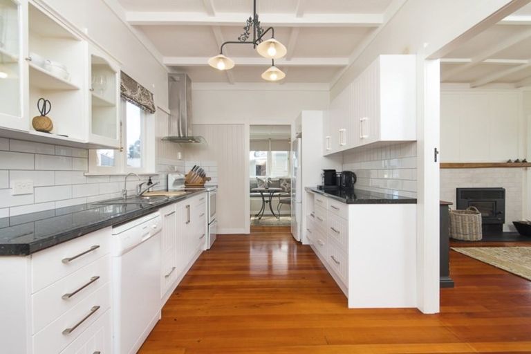 Photo of property in 18 Racecourse Road, Waiuku, 2123