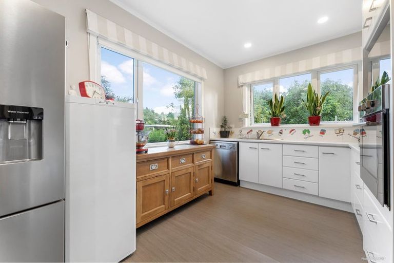 Photo of property in 36 Savoy Road, Glen Eden, Auckland, 0602