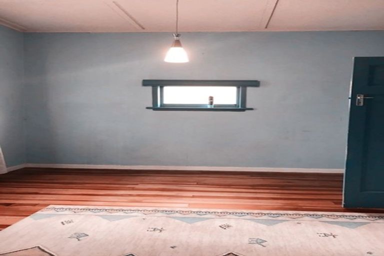 Photo of property in 16 Rimu Street, New Lynn, Auckland, 0600