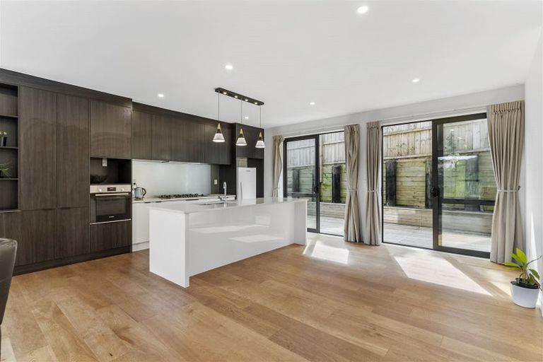 Photo of property in 1/4 Mcquoid Place, Glenfield, Auckland, 0629