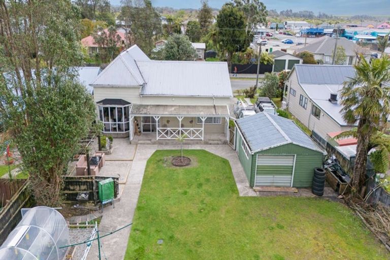 Photo of property in 95 Russell Street, Westport, 7825