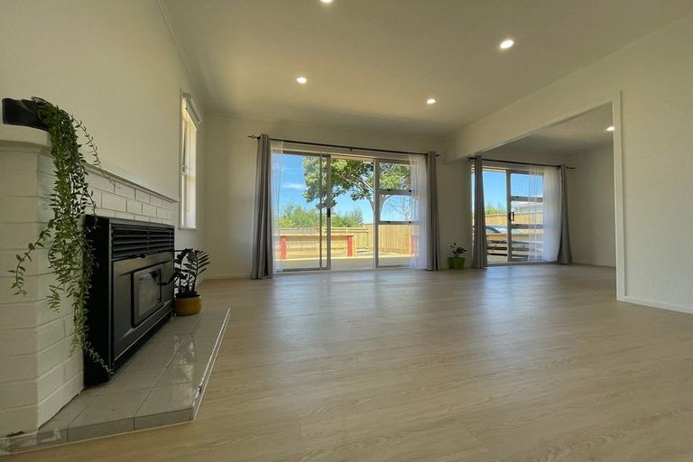 Photo of property in 104 Edmonton Road, Henderson, Auckland, 0612