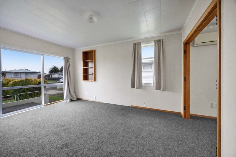 Photo of property in 4 Bone Crescent, Hawera, 4610