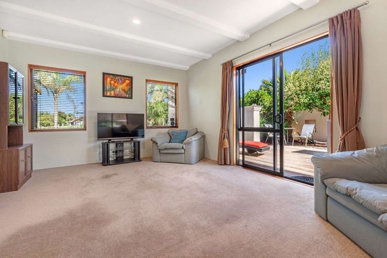 Photo of property in 8 Piha Close, Papamoa Beach, Papamoa, 3118